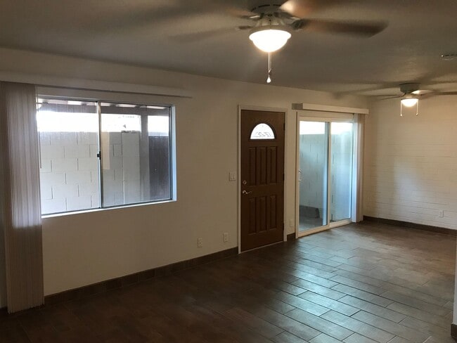 Building Photo - 2 bed 1.5 townhouse Scottsdale