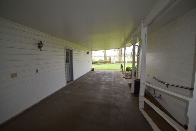 Building Photo - 34885 Lake Creek Dr