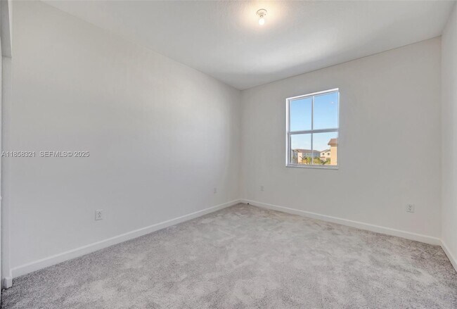 Building Photo - 2546 SE 29th St