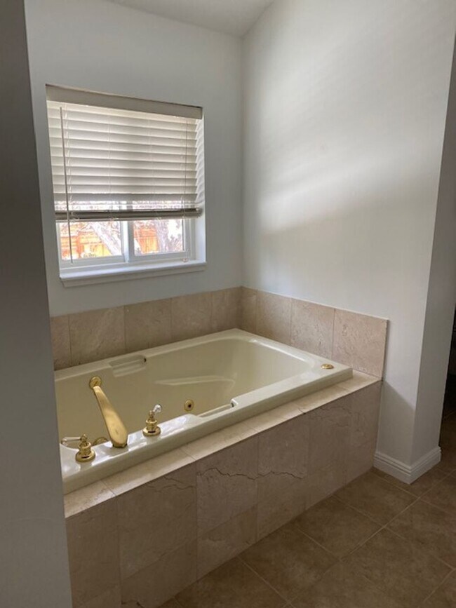 Building Photo - 3665 Cashill Blvd