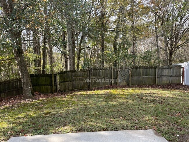 Building Photo - 823 Tramore Dr