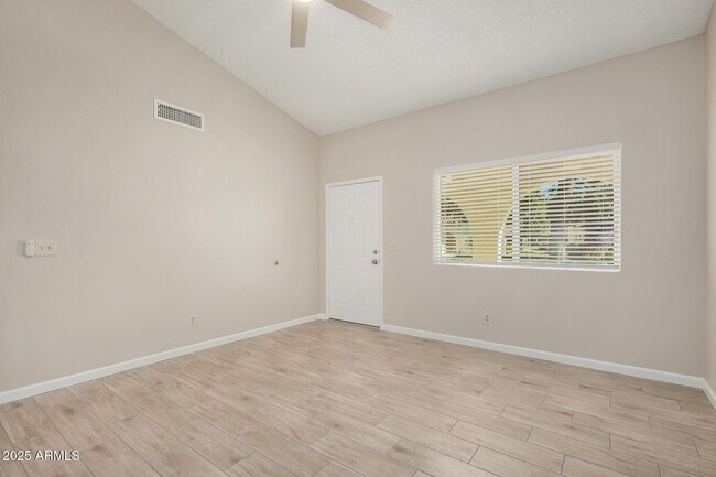 Building Photo - 5136 E Evergreen St