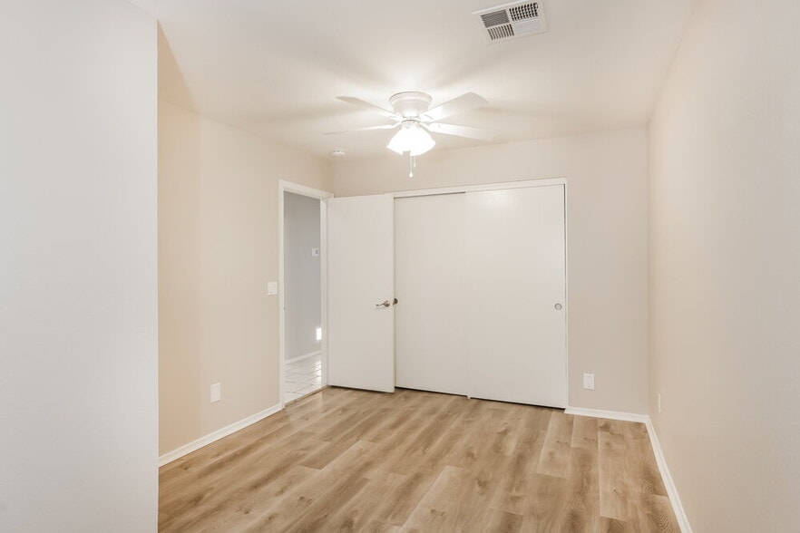 Building Photo - 115 W Runion Dr