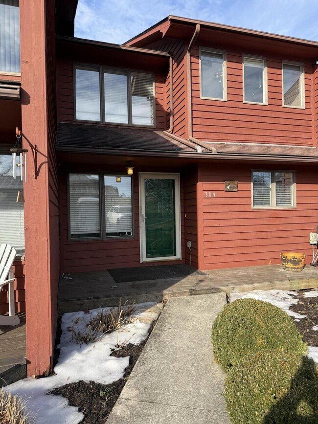 Building Photo - 304 Persimmon Way