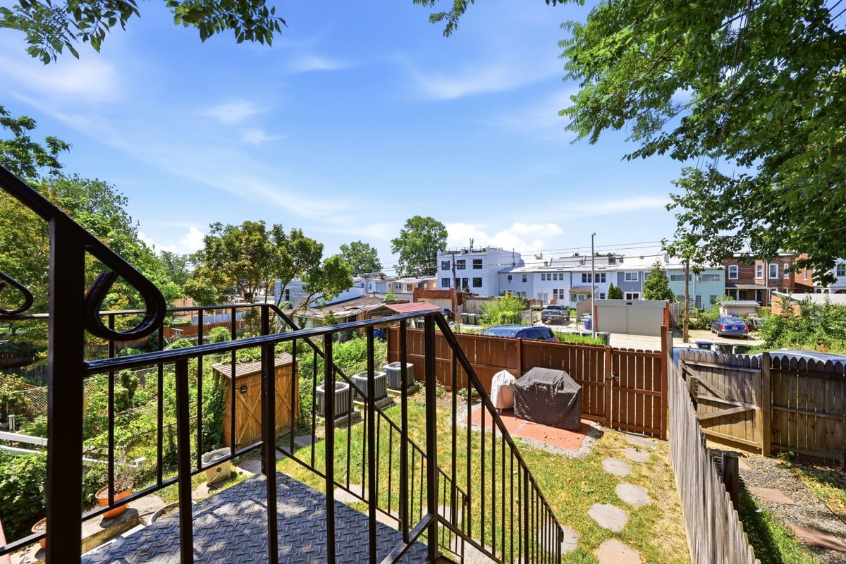 Building Photo - 1221 Oates St NE