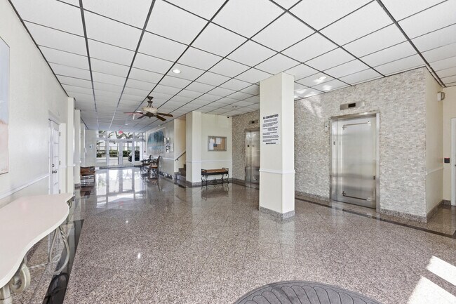 Building Photo - 200 S Birch Rd