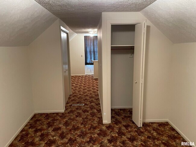 Building Photo - 2206 Pacific St