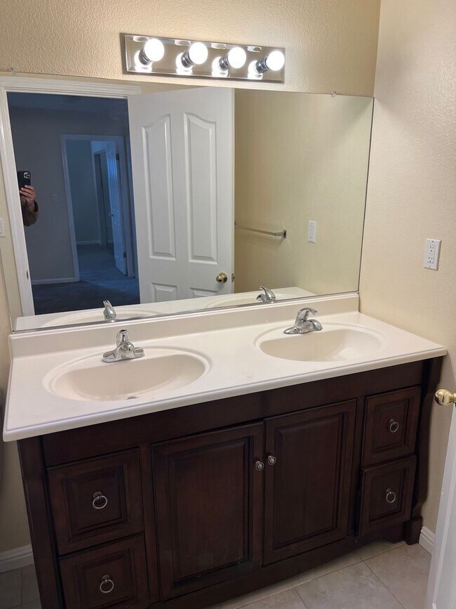 Building Photo - CAMPBELL - Executive 5 bedroom home in a desirable neighborhood