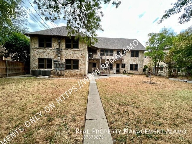 Building Photo - 218 E Rosewood Ave