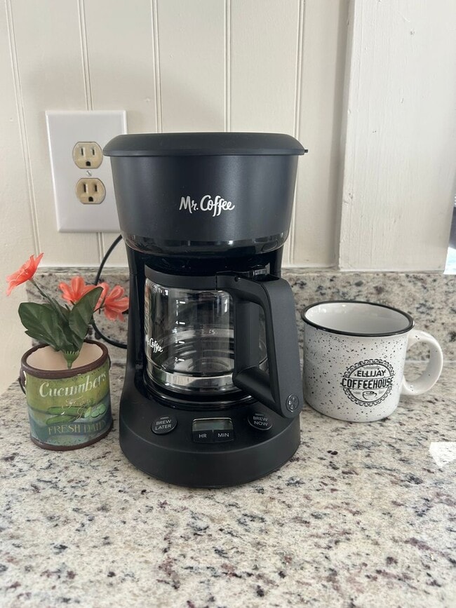 Building Photo - Furnished 2/2 House in Downtown Ellijay- $1,995