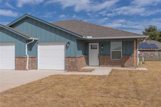 Primary Photo - 568 Parkhill Cir