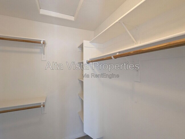 Building Photo - 10521 Zenor Ln