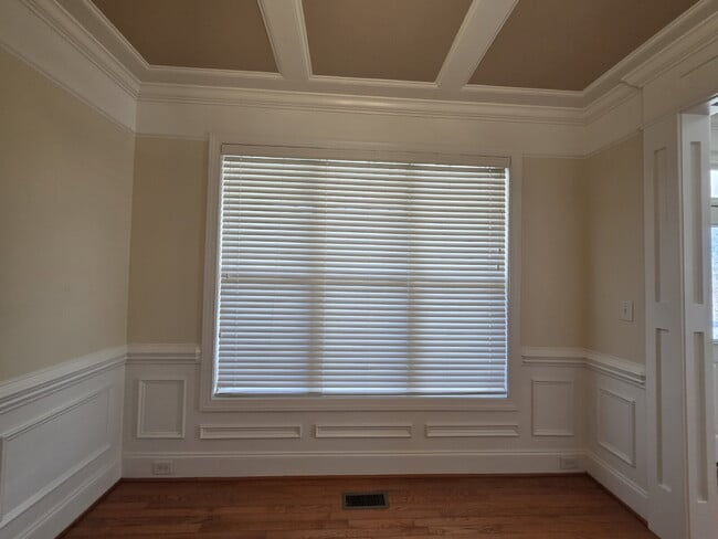 Building Photo - Spacious 4-Bedroom Home for Rent in Kings ...