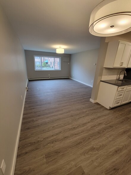 Primary Photo - 131 Sherbrooke Ave