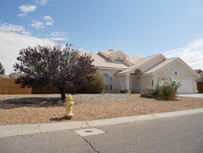Building Photo - 4 Bedroom, 2.5 Bathroom! Lovely Home in Lo...