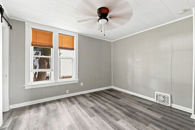Building Photo - 314 Otter Ave