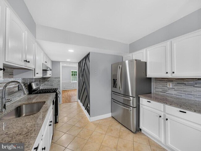 Building Photo - 15057 Cherrydale Dr