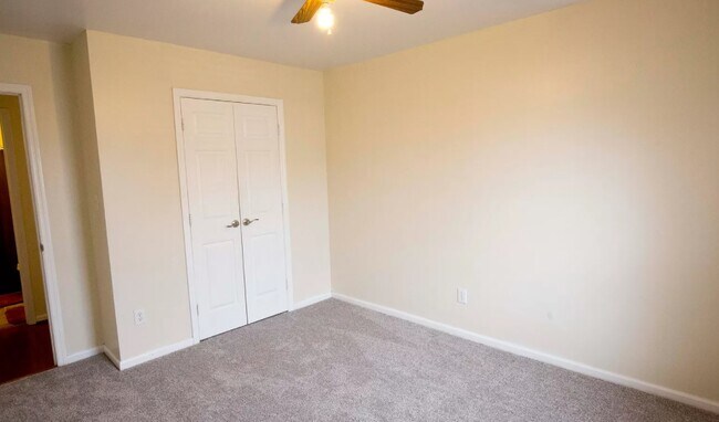 Building Photo - 2410 Bradford St