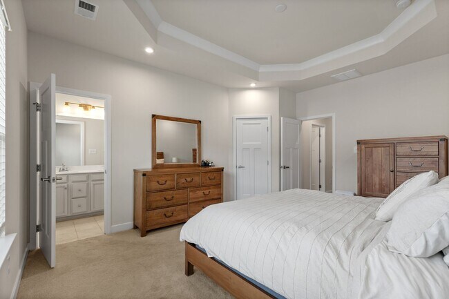 Building Photo - Luxurious three-story townhome with owner's suite and high-end finishes