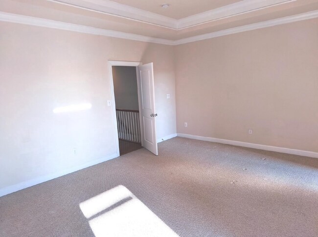 Building Photo - Luxurious Single-Family Home in Vibrant One Loudoun!