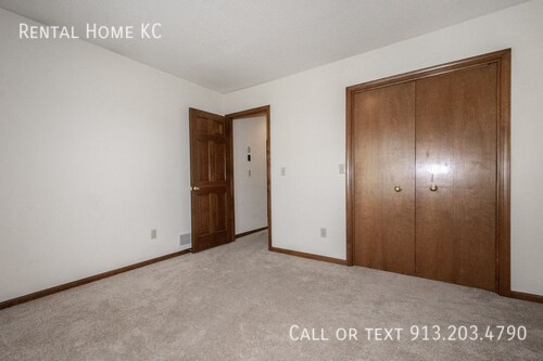 Building Photo - 5613 Riley-