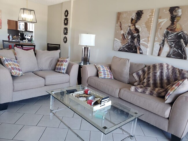 Building Photo - 120 Royal Pk Dr