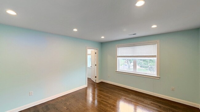 Building Photo - 78 Nahanton Ave