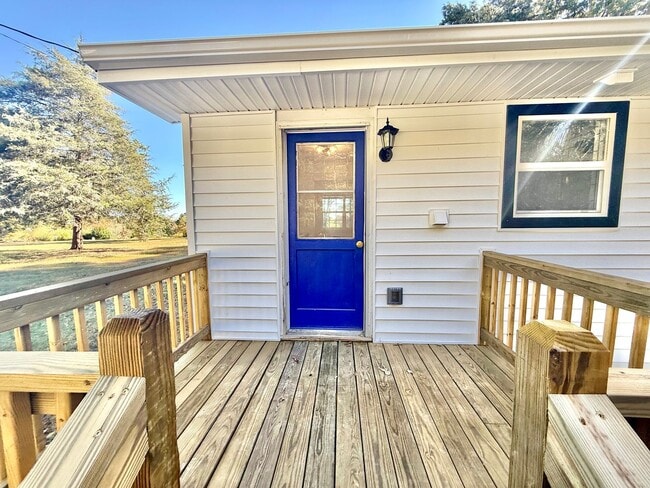 Building Photo - Updated 2-bedroom home close to Farmville