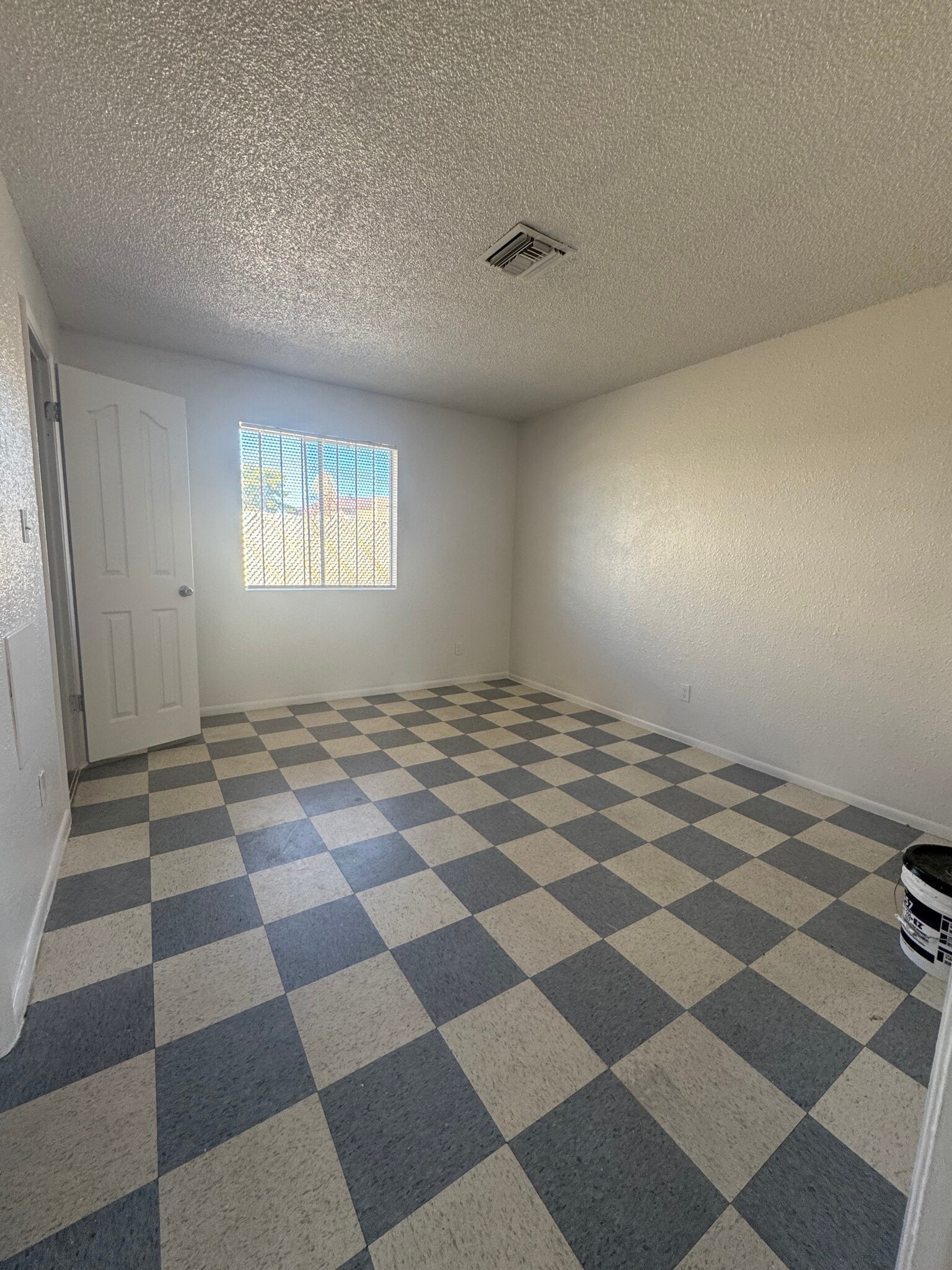 Building Photo - 1209 E Adams St