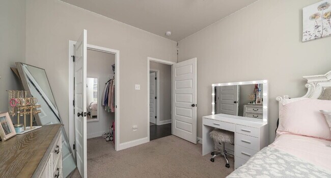 Building Photo - "Exquisite 4-Bedroom Home in Hazel Green with Granite Finishes & Cozy Fireplace!"