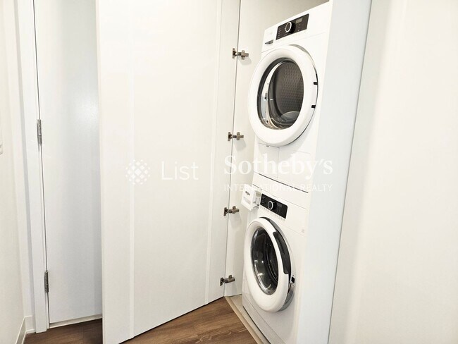 Building Photo - Aalii #1609 | Honolulu, HI