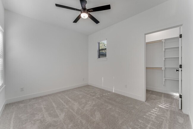 Building Photo - Brand New Bella Vista Beauty!