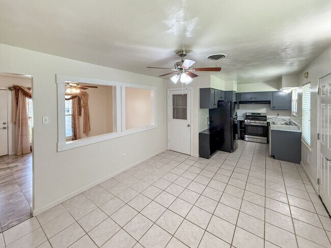 Building Photo - Charming Updated Home in Prime Irving Loca...