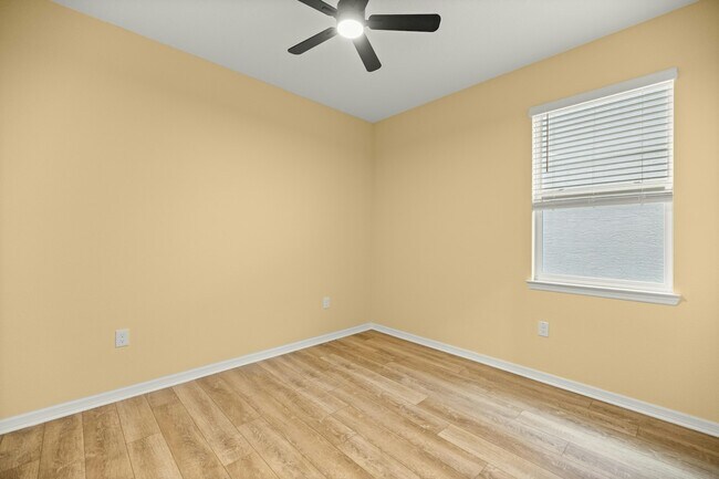 Building Photo - 6137 SW 70th Ave