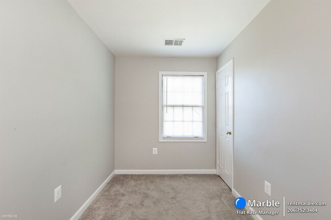 Building Photo - 2 br, 1 bath Condo - 120 Westwick Ct Unit 4