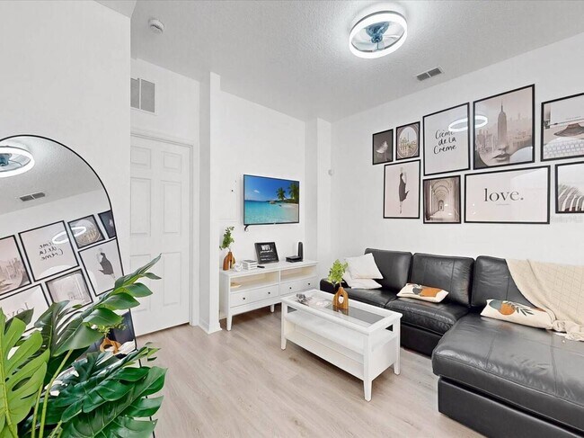 Building Photo - 1302 S Beach Cir
