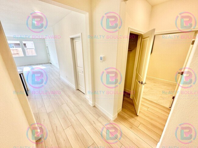 Building Photo - 1405 Bravestone Ave