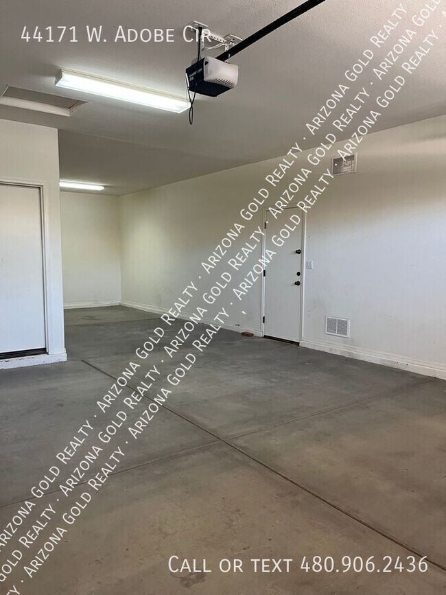 Building Photo - 44171 Adobe Cir