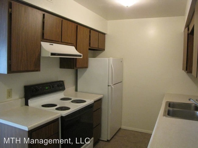 Building Photo - 1 br, 1 bath Apartment - 1424 Picadilly Lane