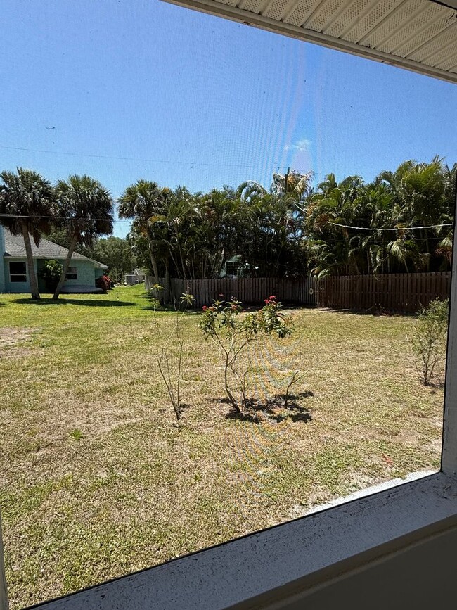 Building Photo - Melbourne Beach 2 Bedrooms 1 bath