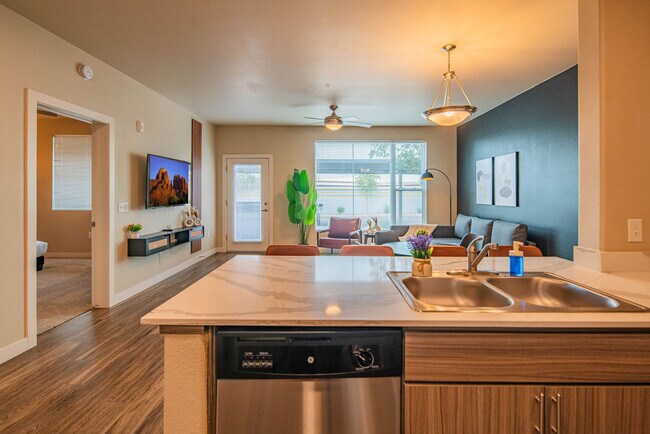 Building Photo - 2044 S Willow Creek Apartment