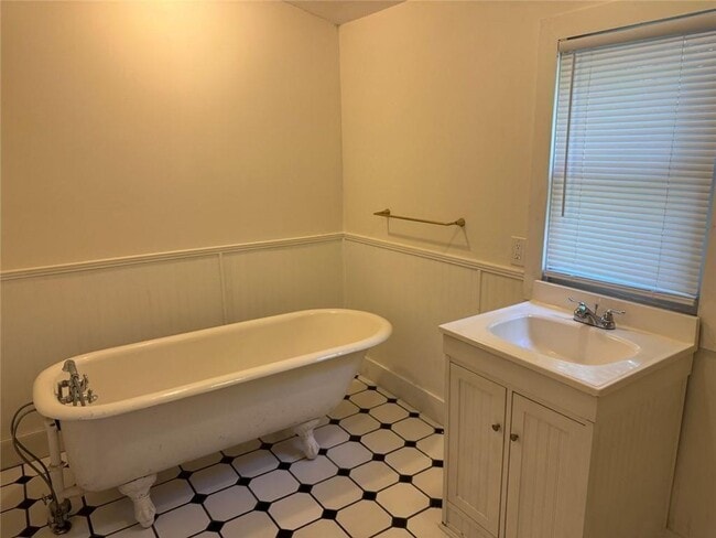 Building Photo - 199 Pearl St SE