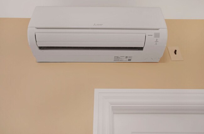 A/C and Heating Unit, Ceiling Fan Too! - 1238 S Bonnie Brae St