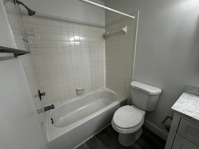 Building Photo - 3005 Wainwright Ct