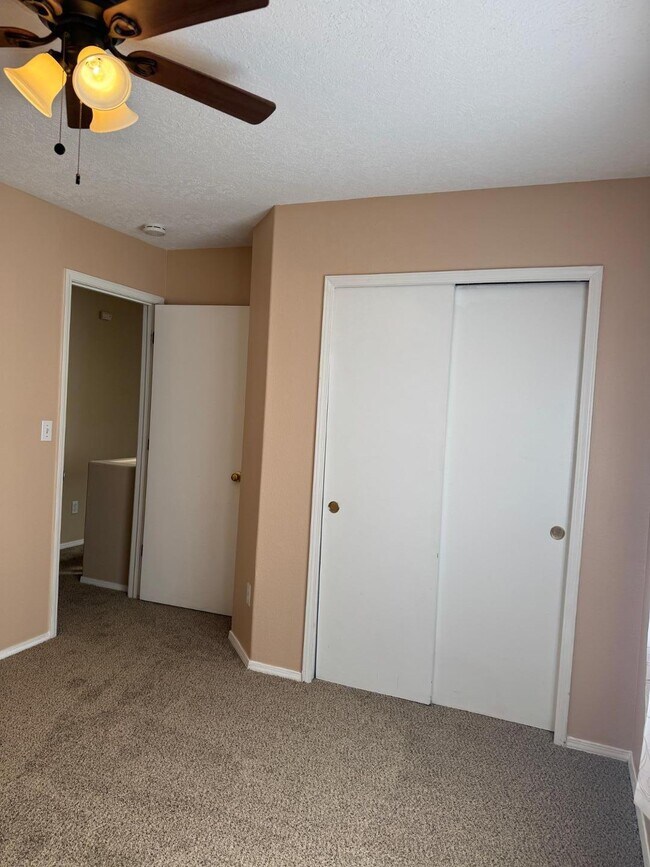 Building Photo - 256 Glenridge Park Ln NE
