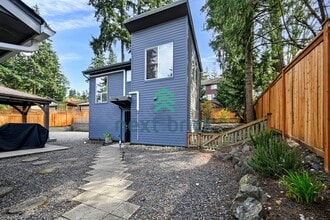 Building Photo - Cozy Retreat in Shoreline – Your Perfect 1,000 sqft Haven