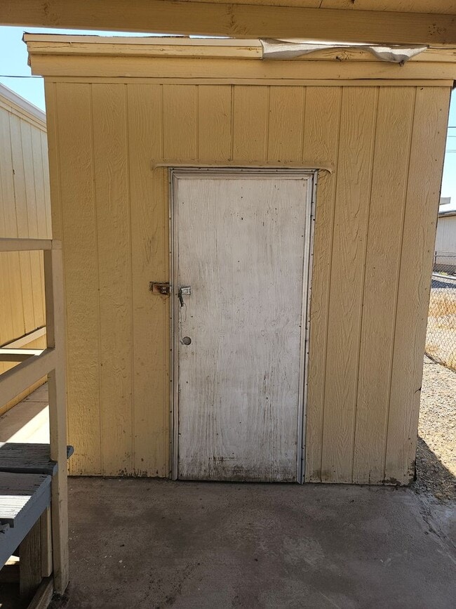 Building Photo - Cute and Clean 2 bed/1 Bath in central BHC