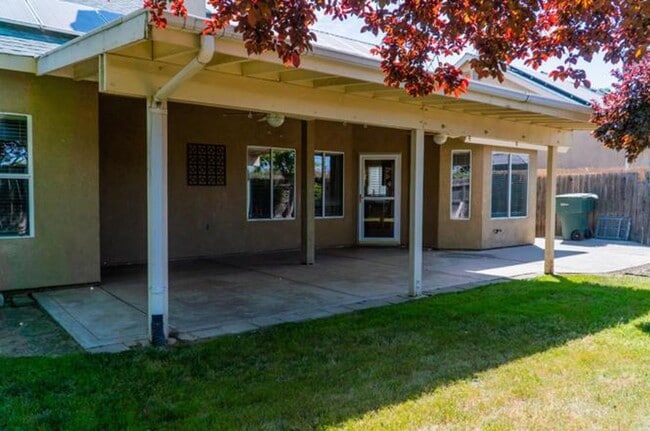 Building Photo - Bright & Spacious 4?BR Fresno Home with High Ceilings & Solar!