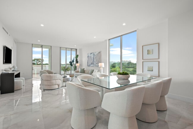 Building Photo - 475 E Royal Palm Rd