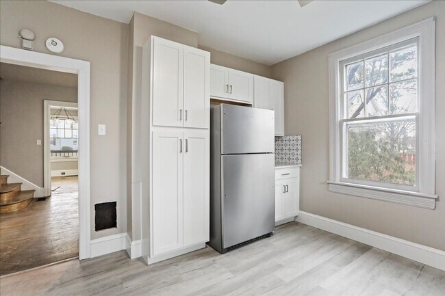 Building Photo - 1052 Edgar Ave